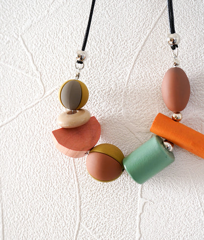 Wood art-like necklace
