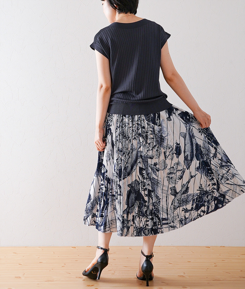A skirt depicting the world of the sea