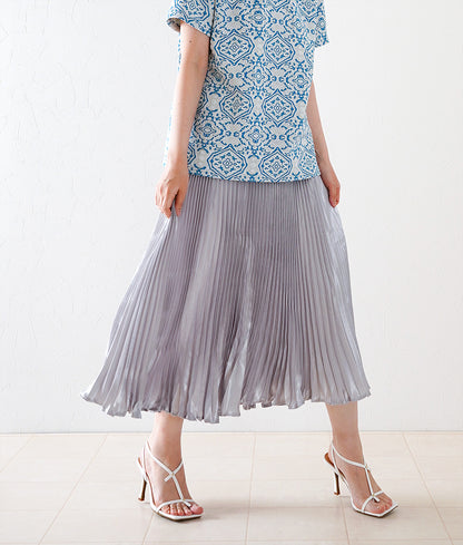 Bouncy pleated satin skirt