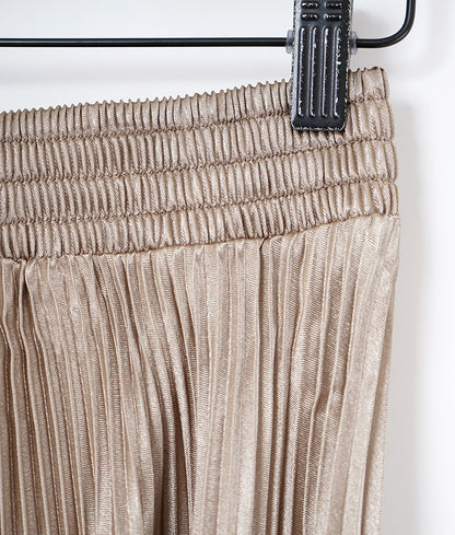 Bouncy pleated satin skirt