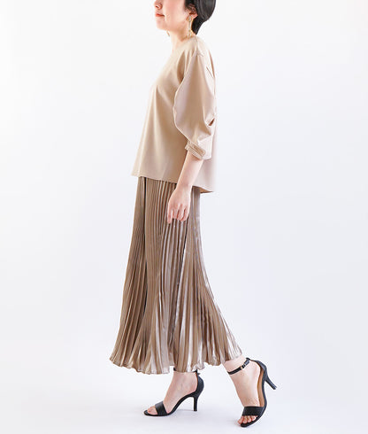 Bouncy pleated satin skirt