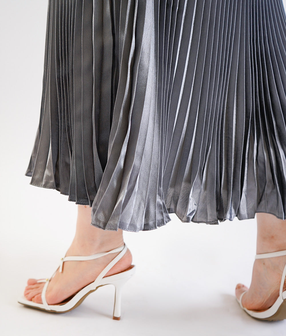 Bouncy pleated satin skirt