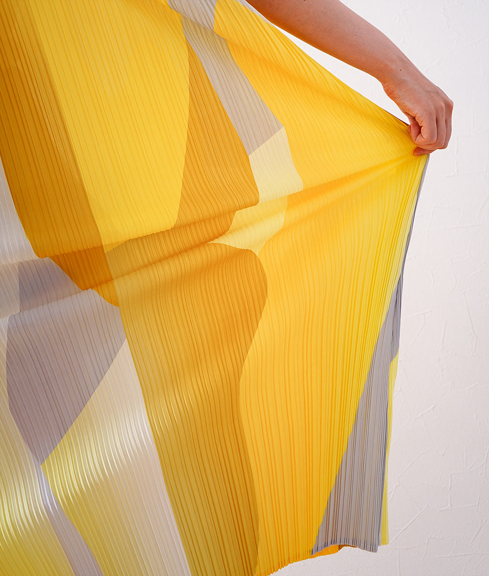 Lemon gradation dress with graphic pattern