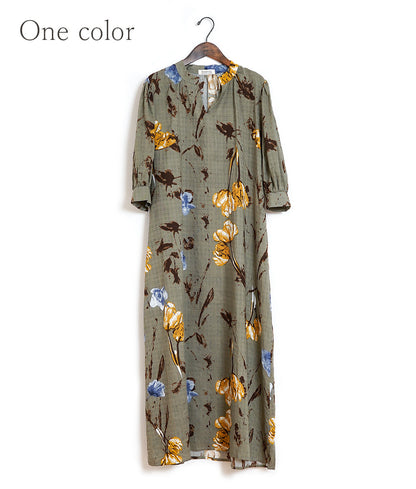 Green long dress with flower pattern