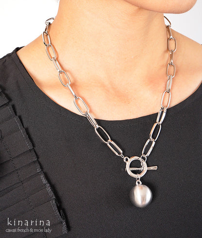 Metal ball design necklace