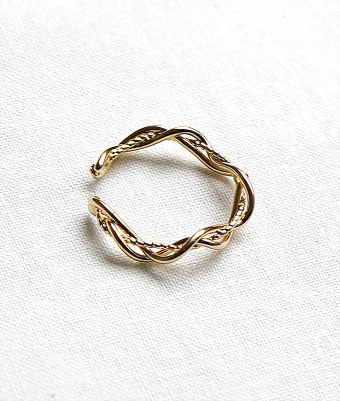 Twist design gold ring