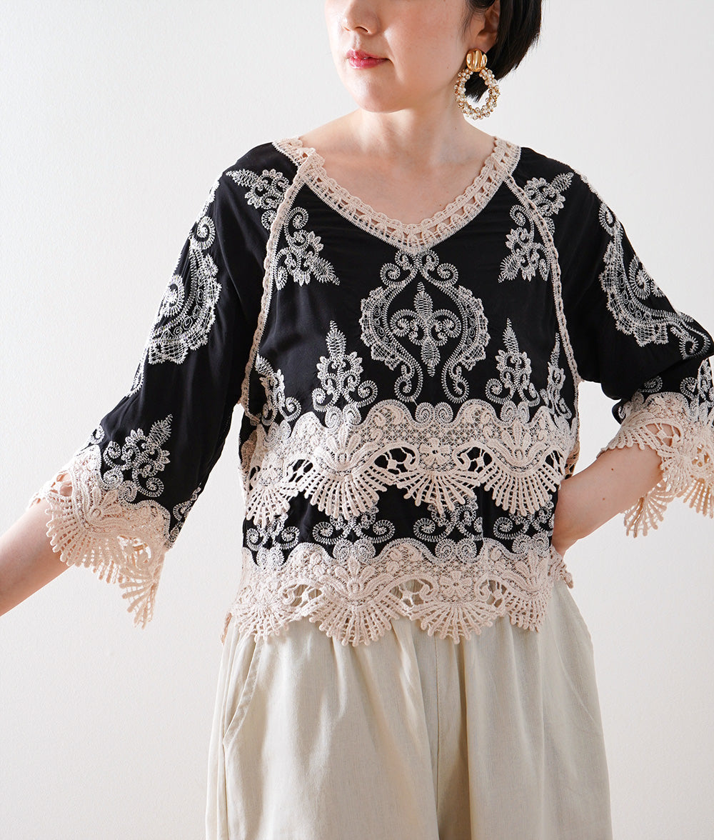 Bohemian blouse with embroidery and lace