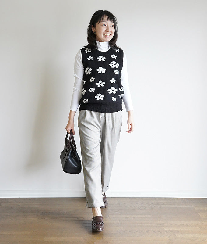 White flower knit vest