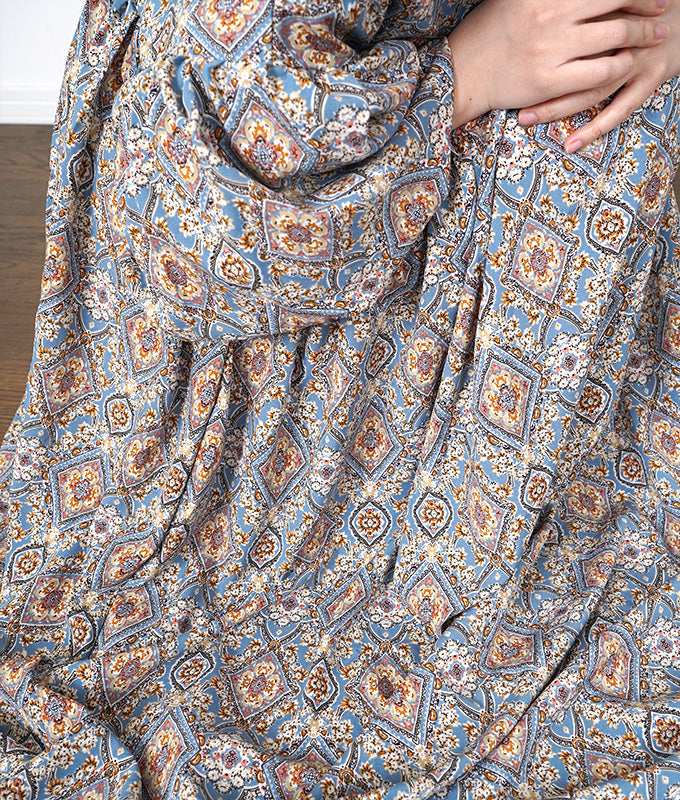 Arabesque pattern balloon sleeve dress