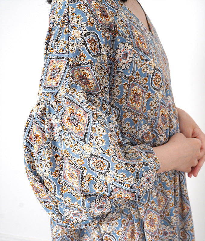 Arabesque pattern balloon sleeve dress