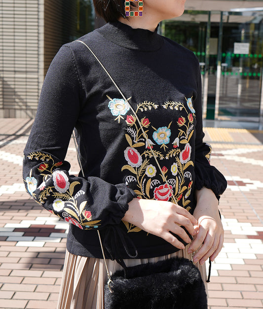 Colorful flower high neck knit