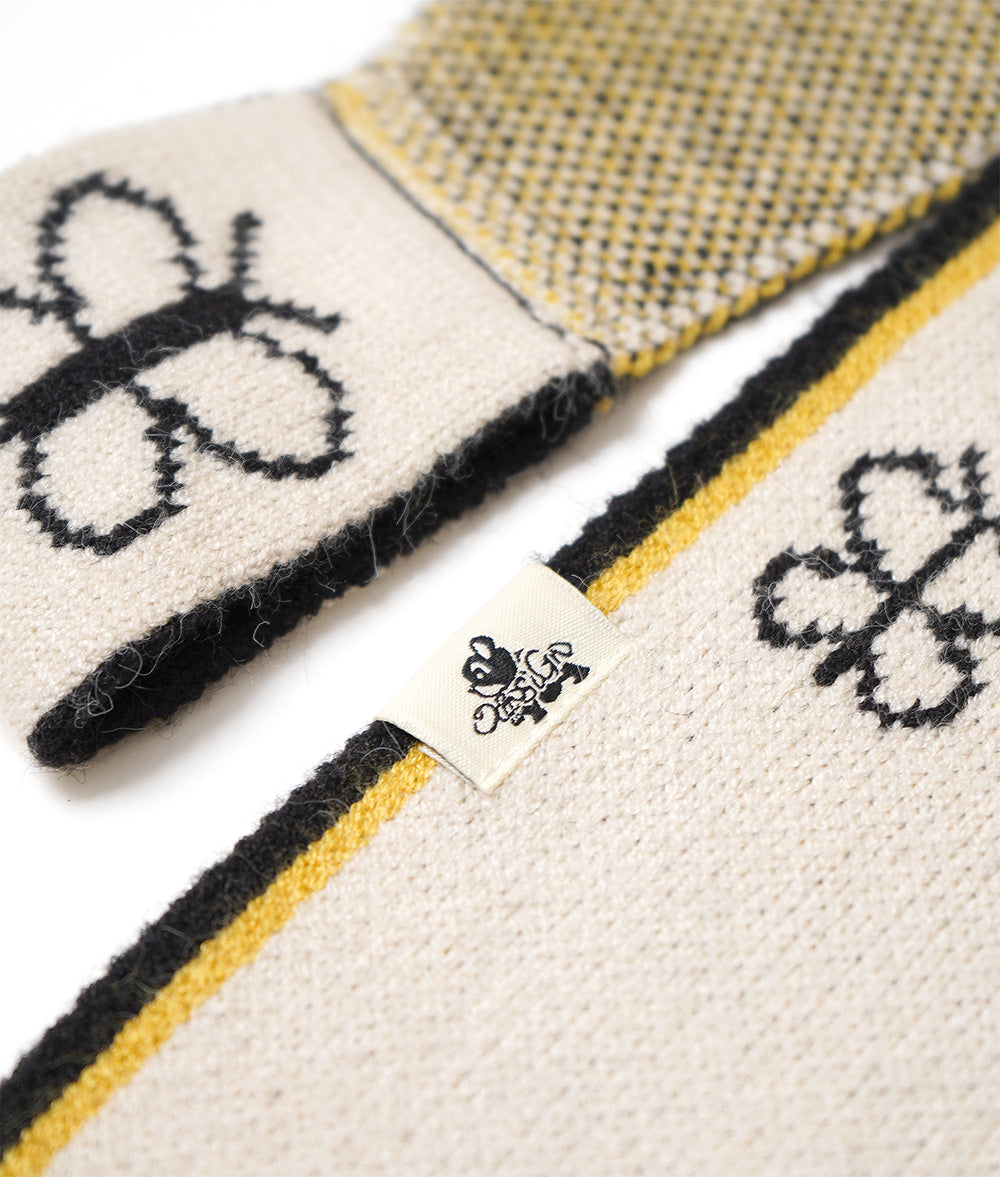 Butterfly pattern knit muffler
