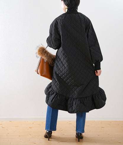 Frill quilted dress that charms you in black