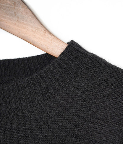 Ribbon knit that shines in black