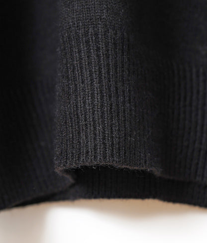 Ribbon knit that shines in black