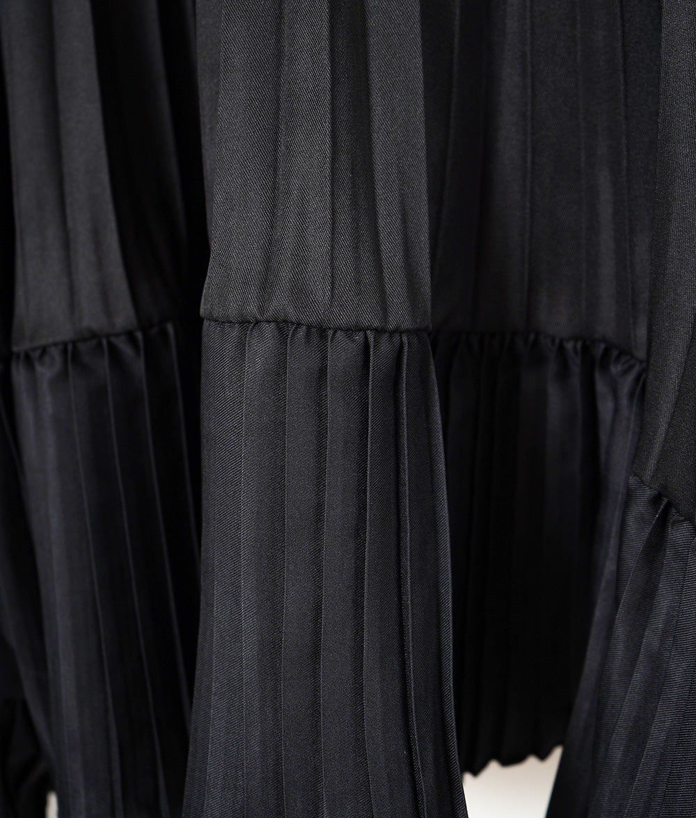 【SALE】Pleated skirt with asymmetric hem
