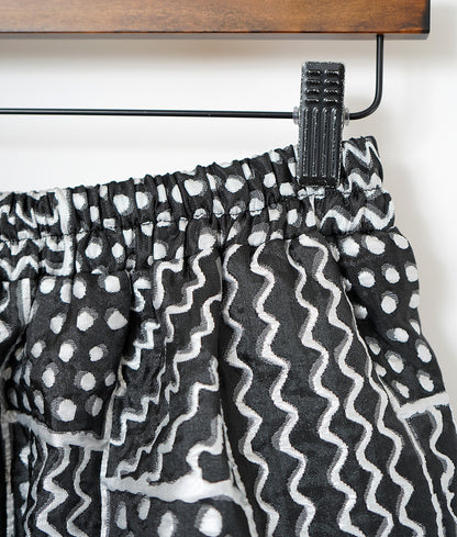 Mixed skirt with plenty of volume