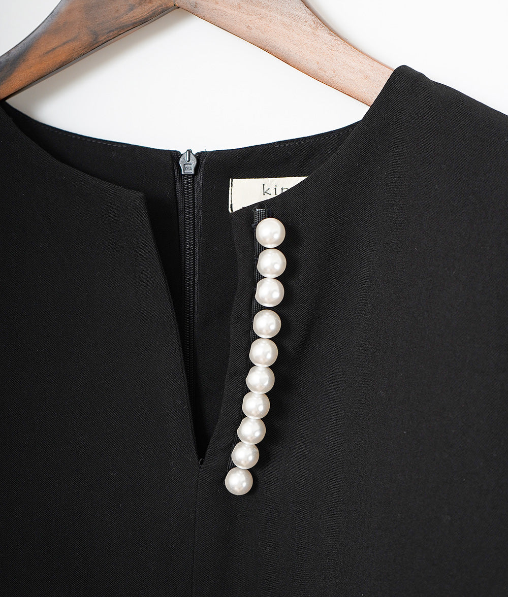 Feminine formal blouse with pearls
