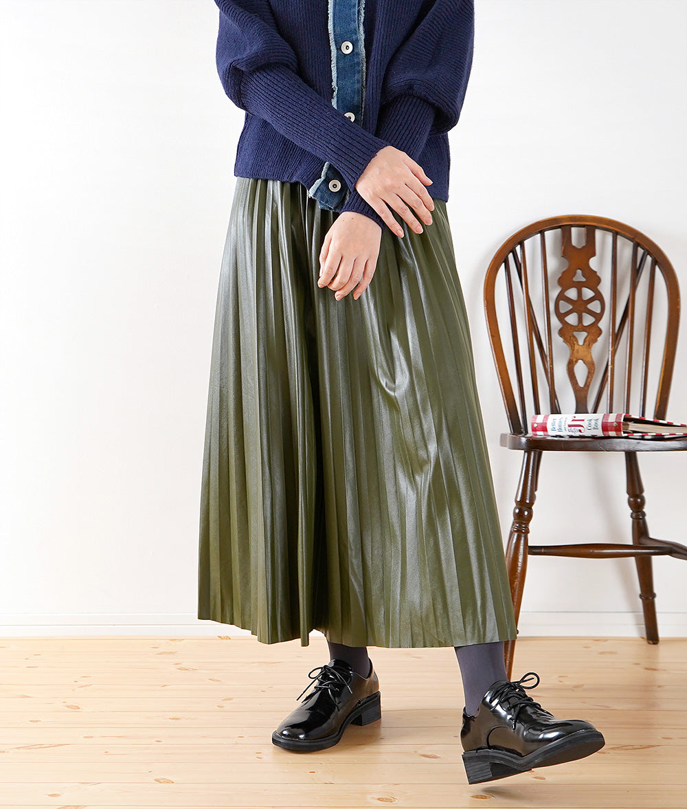 Smoky khaki eco-leather pleated skirt