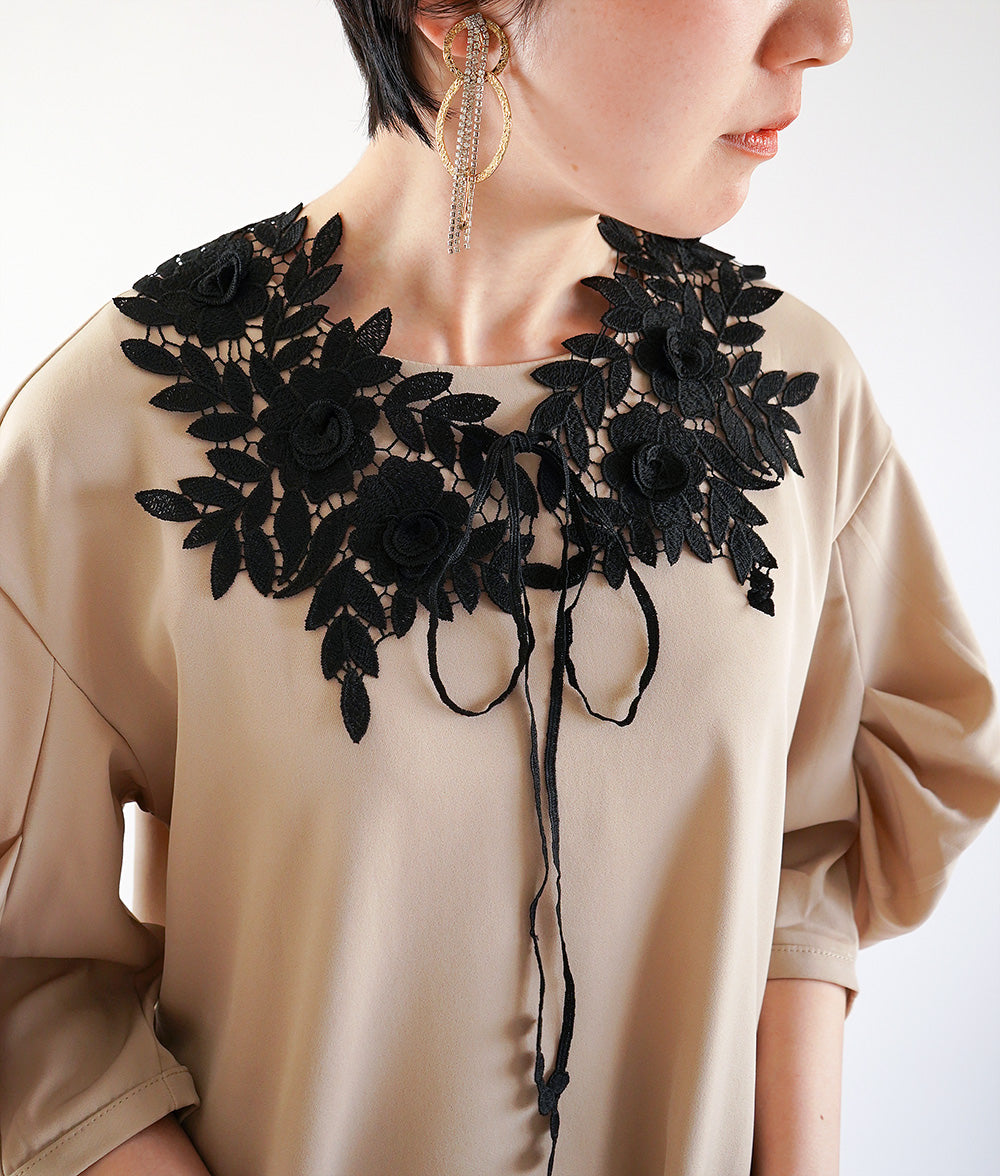 Collar with classical flower lace