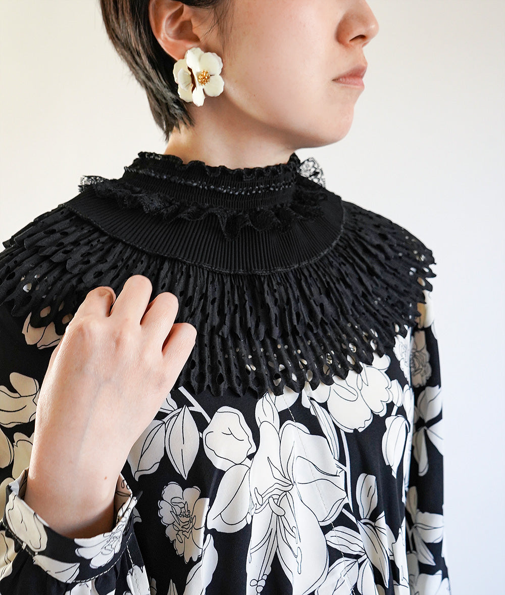 Gothic cutwork lace collar