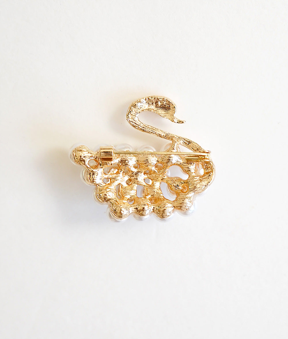 Pearl swan brooch