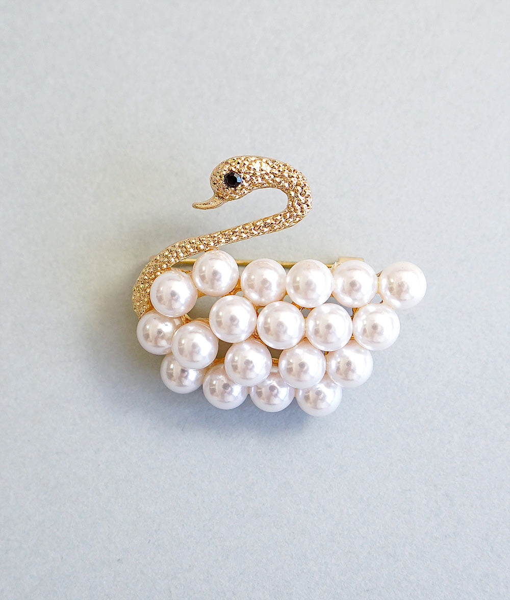 Pearl swan brooch