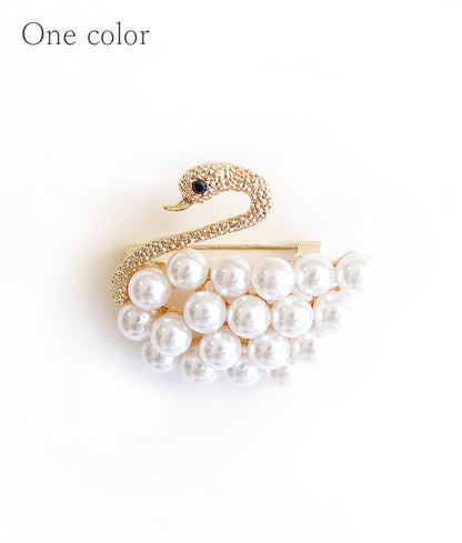 Pearl swan brooch