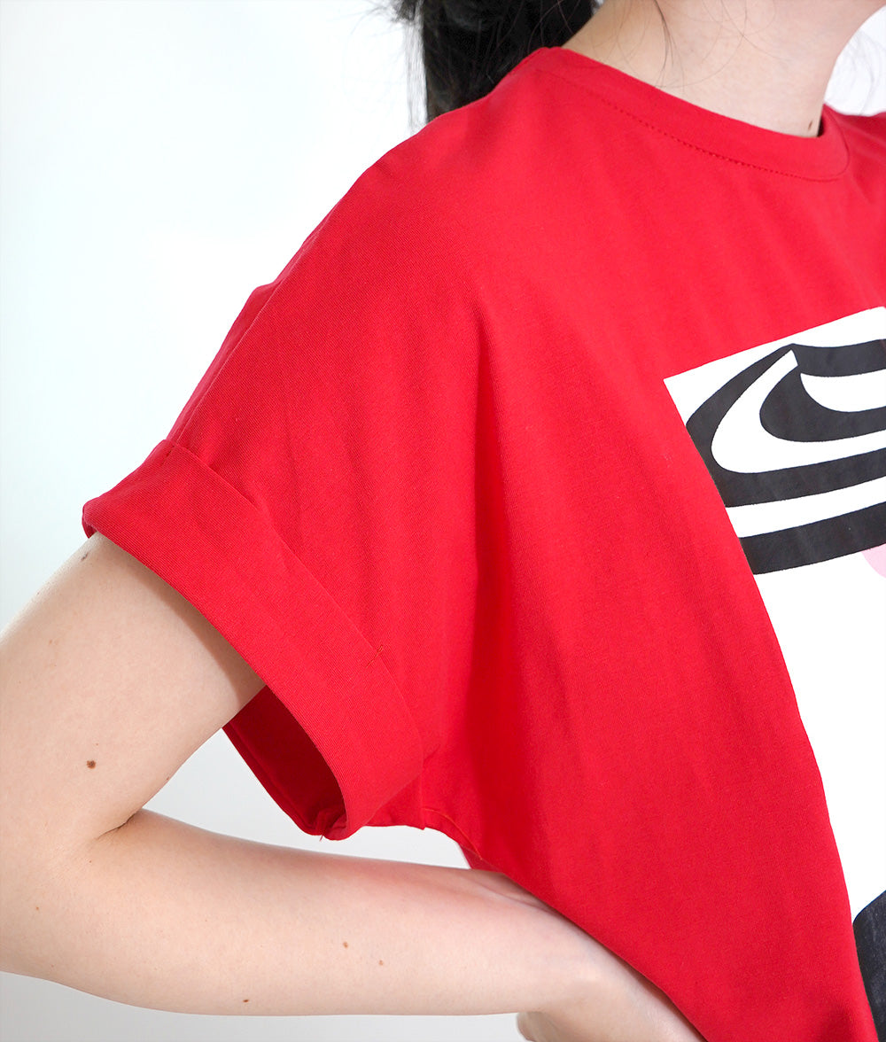 【SALE】Retro poster-like print T-shirt with vivid colors