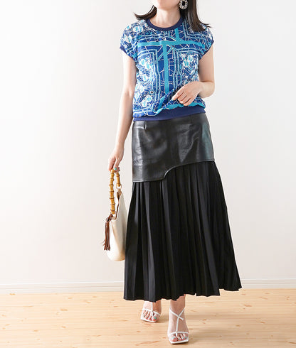 Mix of different materials is a stylish faux leather skirt