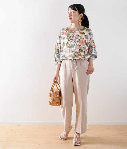 A soft, thick blouse with a simple flower that gently shines