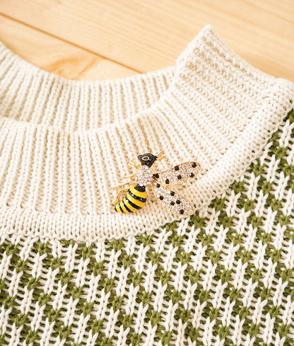 Eye-catching twinkling bee brooch