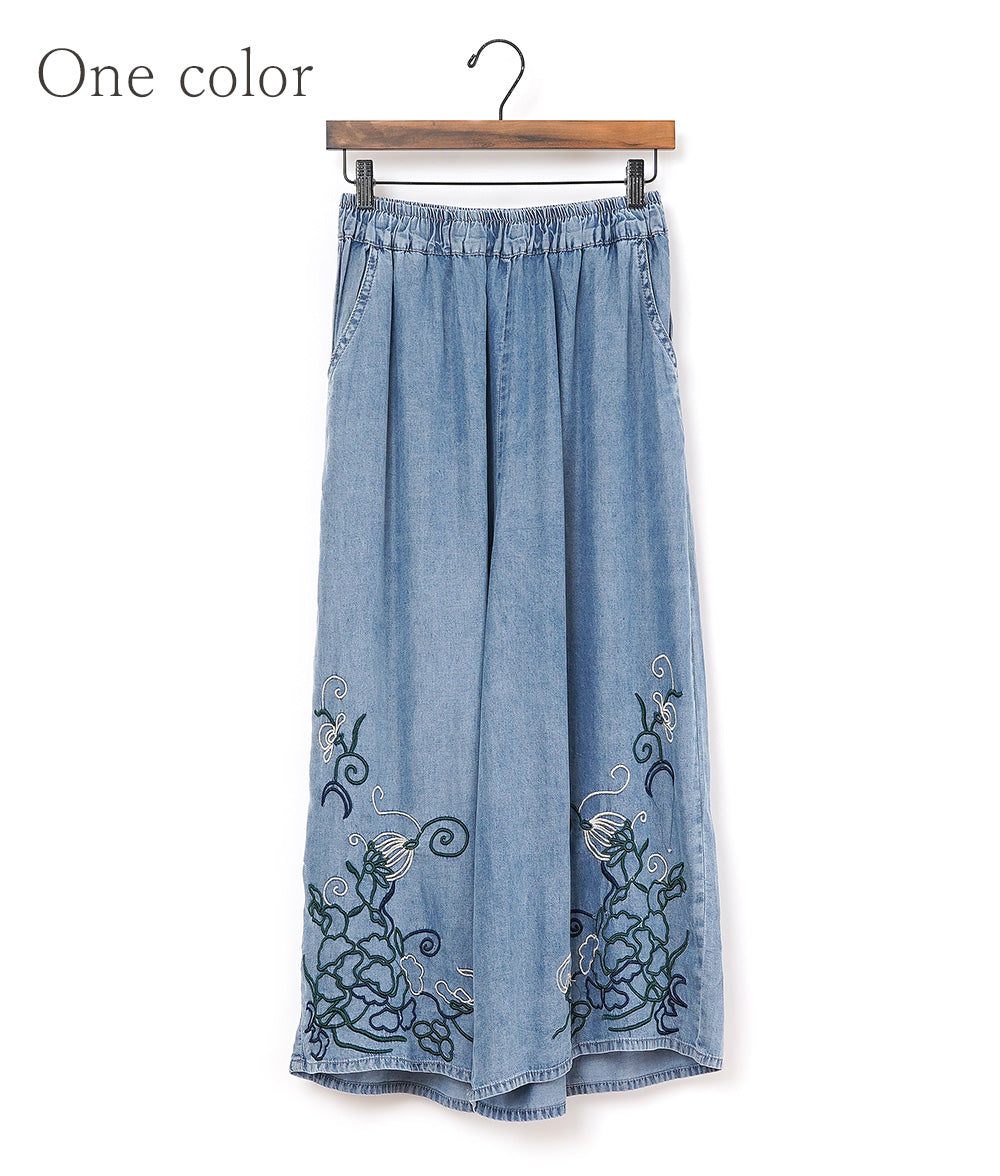 Cropped wide pants with floral embroidery