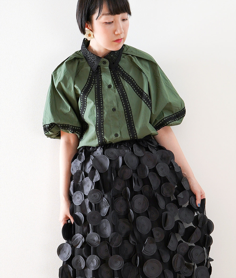 Green shirt with lace and balloon sleeves