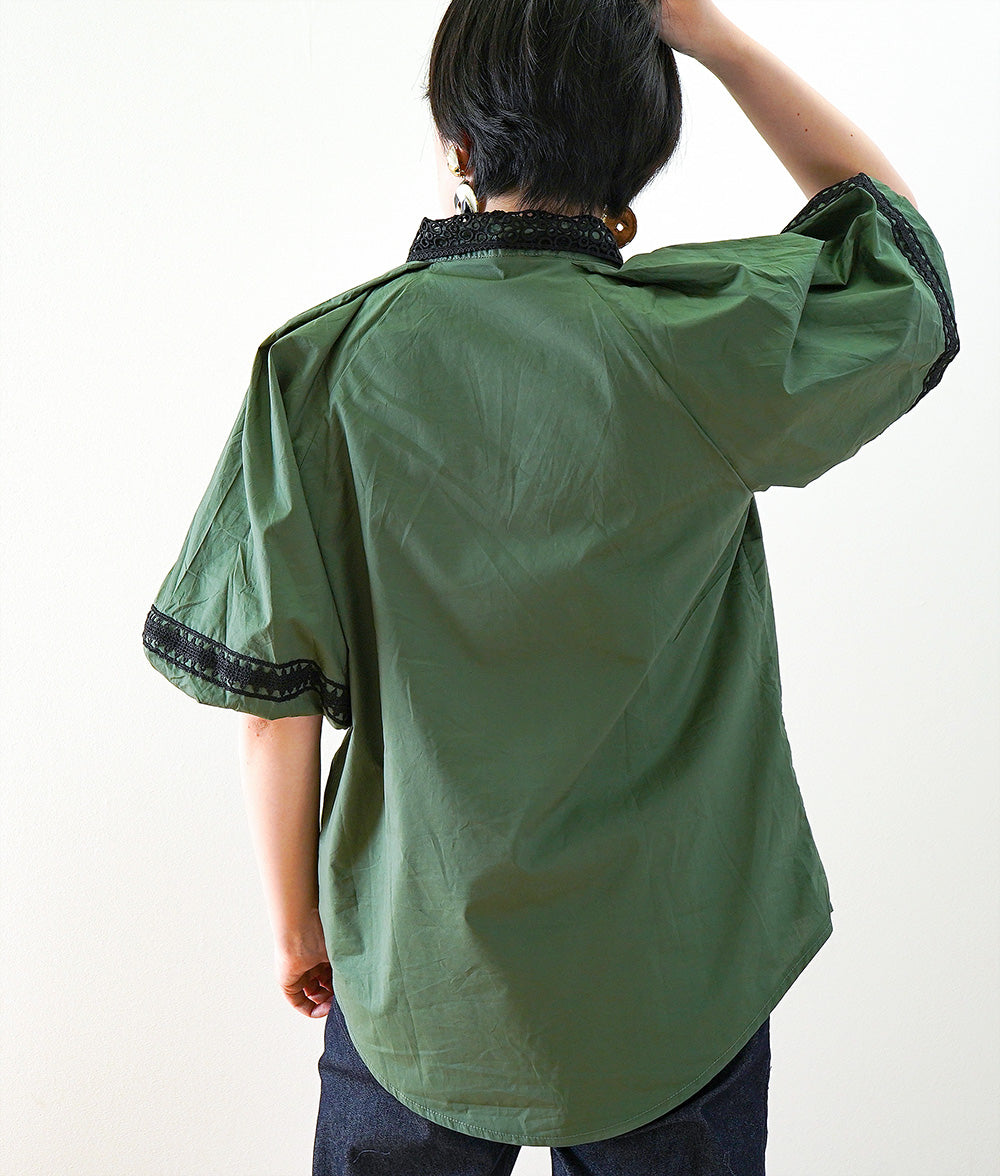 Green shirt with lace and balloon sleeves